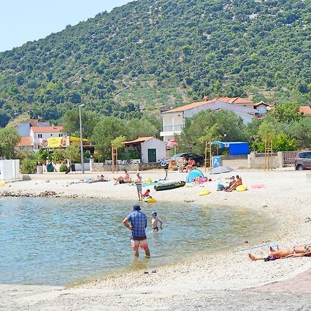 Apartments Borozan Vinišće Екстериор снимка