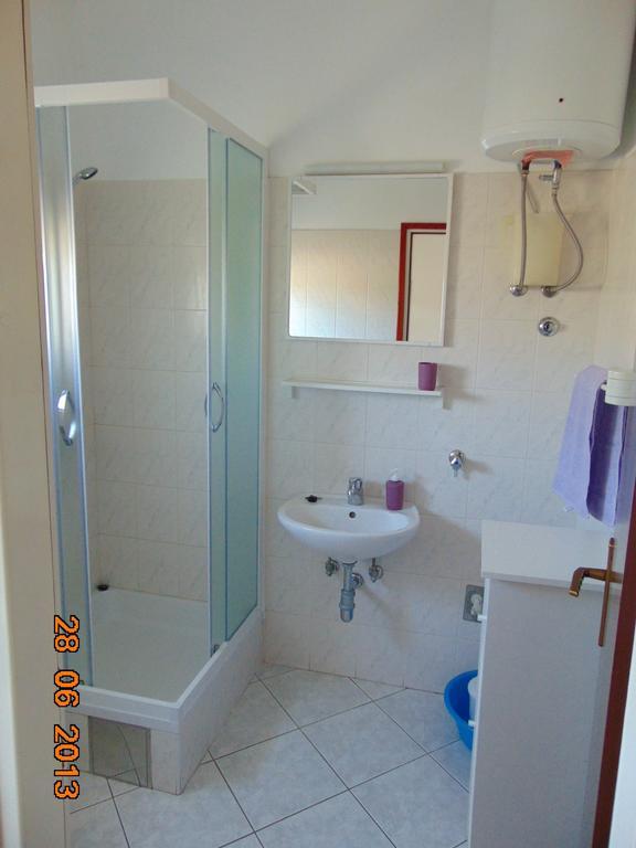 Apartments Borozan Vinišće Стая снимка