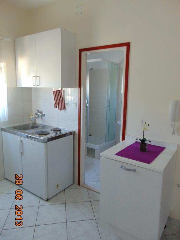 Apartments Borozan Vinišće Стая снимка