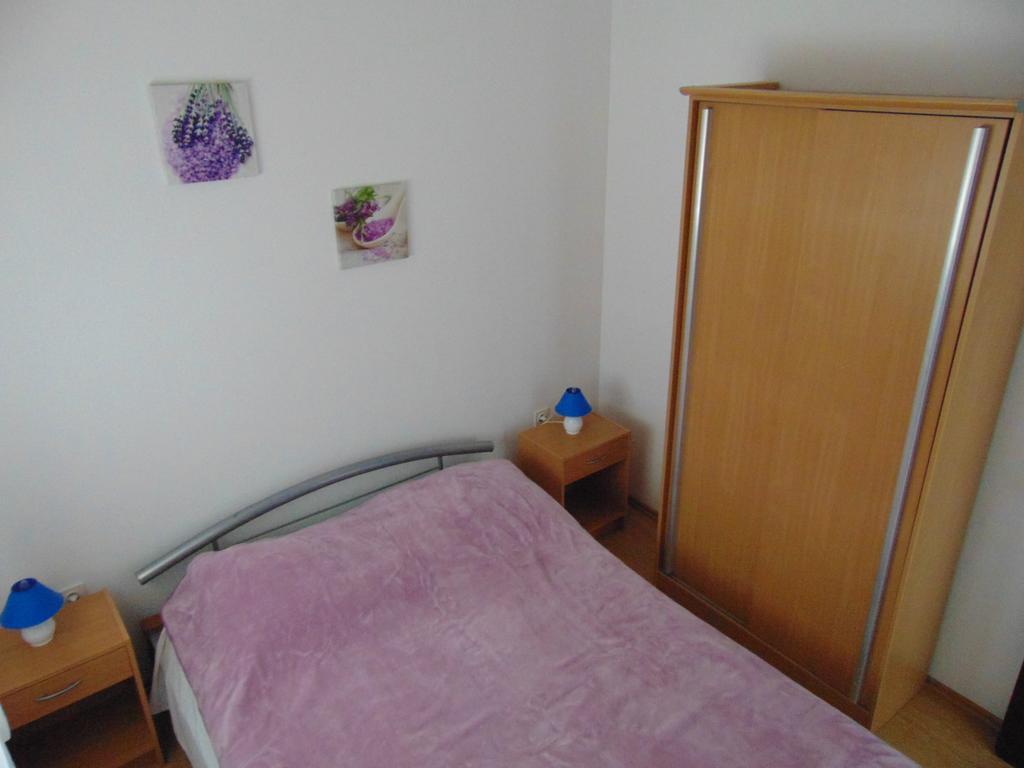Apartments Borozan Vinišće Стая снимка