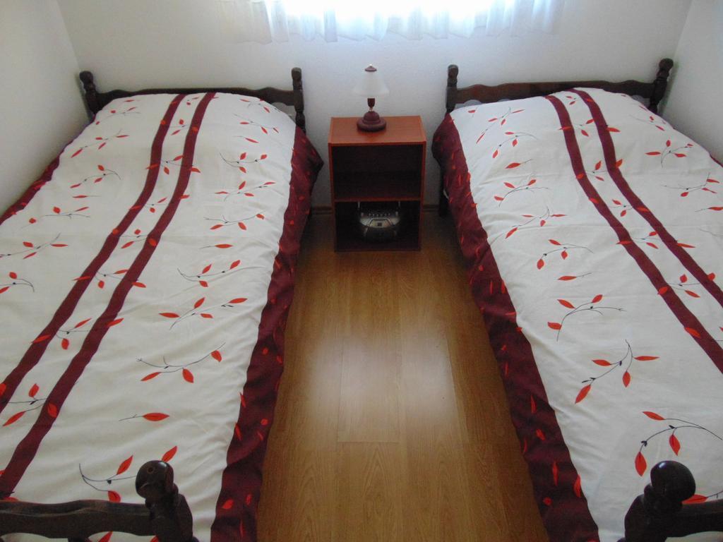Apartments Borozan Vinišće Стая снимка