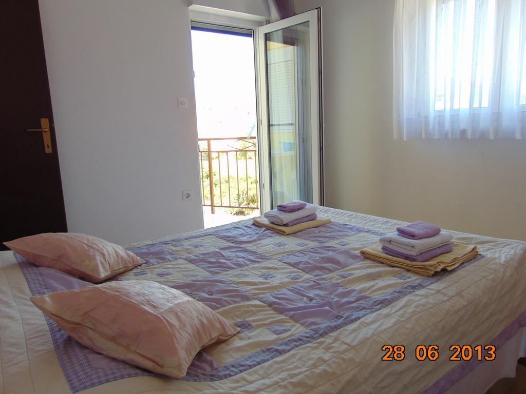Apartments Borozan Vinišće Стая снимка
