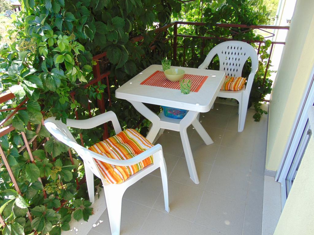 Apartments Borozan Vinišće Стая снимка
