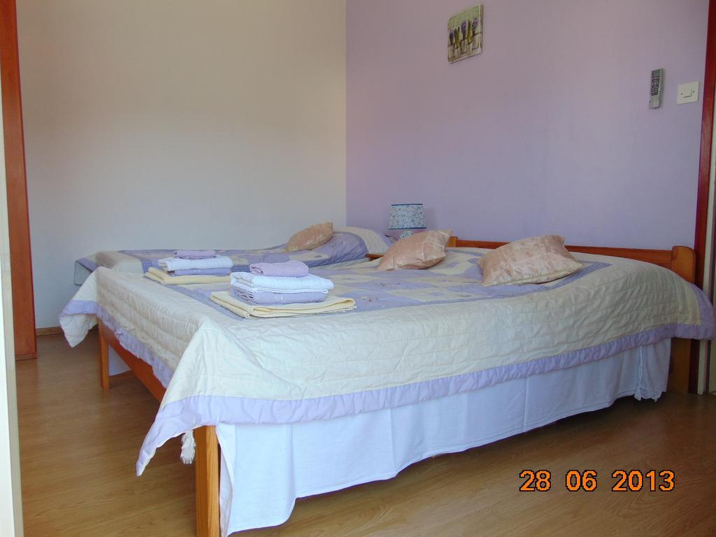 Apartments Borozan Vinišće Стая снимка