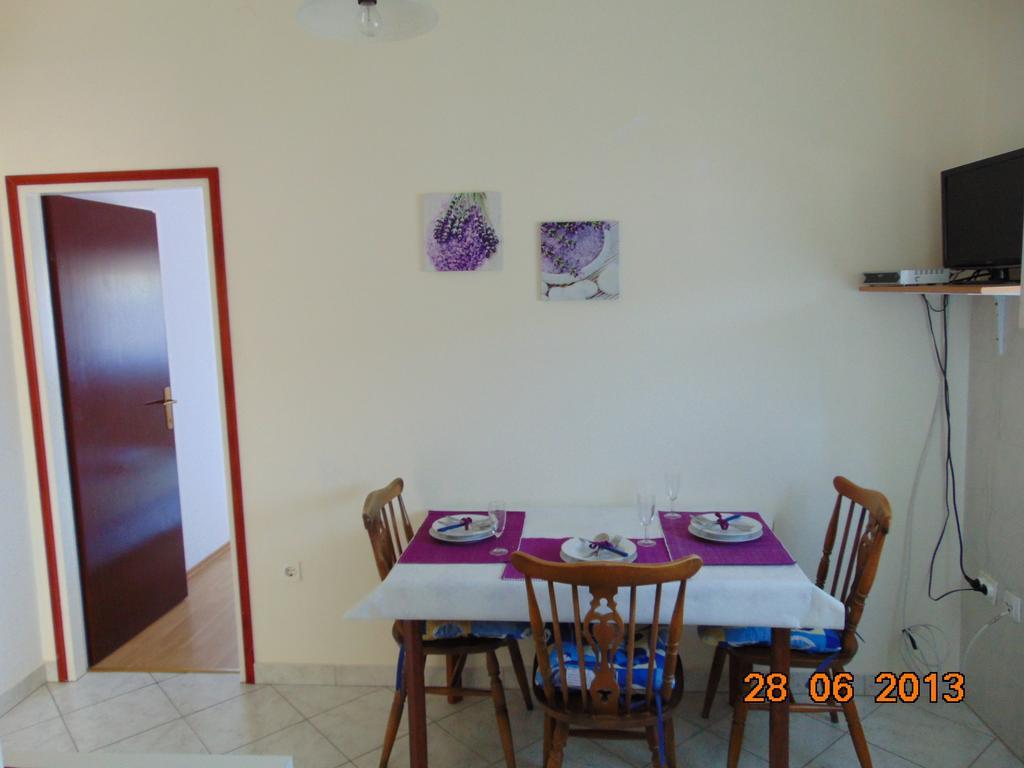 Apartments Borozan Vinišće Стая снимка