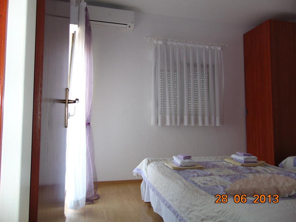 Apartments Borozan Vinišće Стая снимка