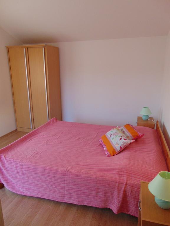 Apartments Borozan Vinišće Стая снимка