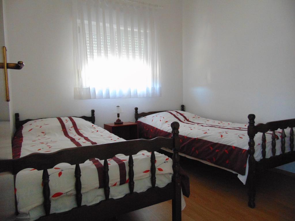 Apartments Borozan Vinišće Стая снимка