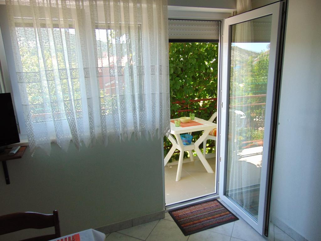 Apartments Borozan Vinišće Стая снимка