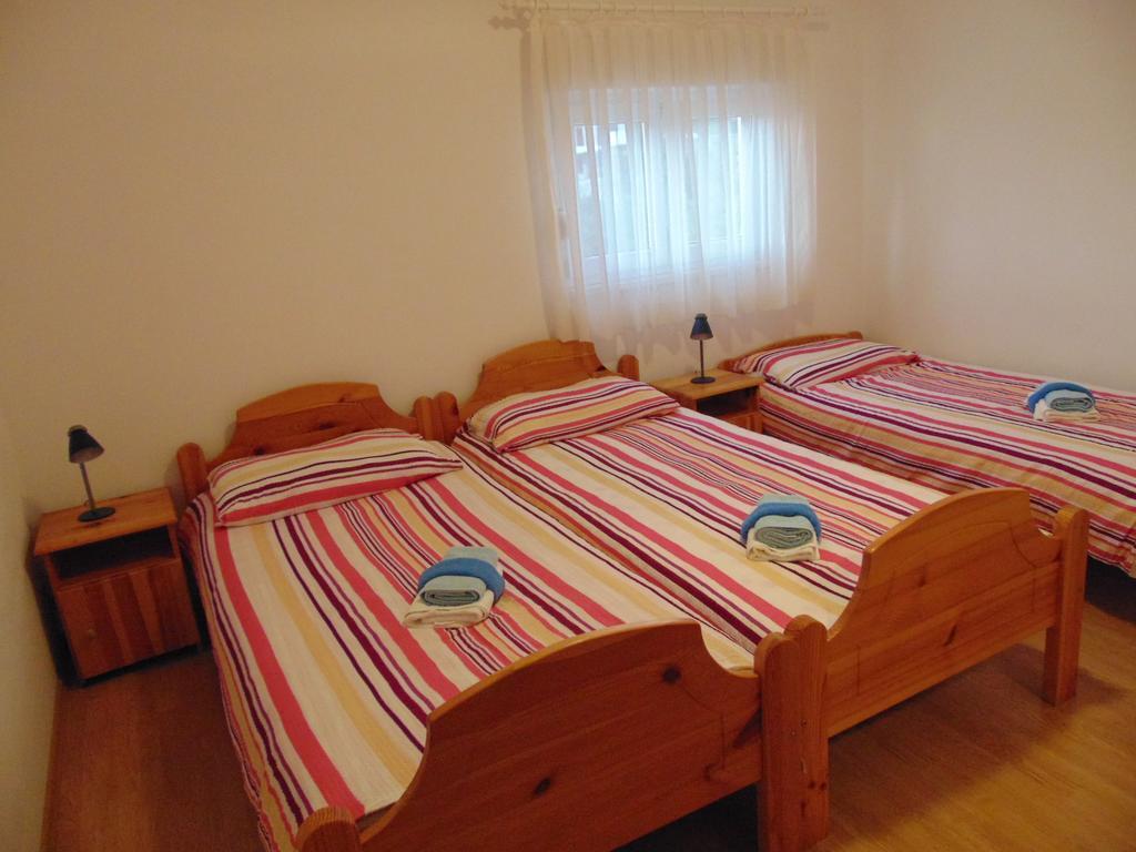 Apartments Borozan Vinišće Стая снимка