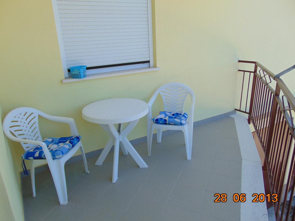 Apartments Borozan Vinišće Стая снимка