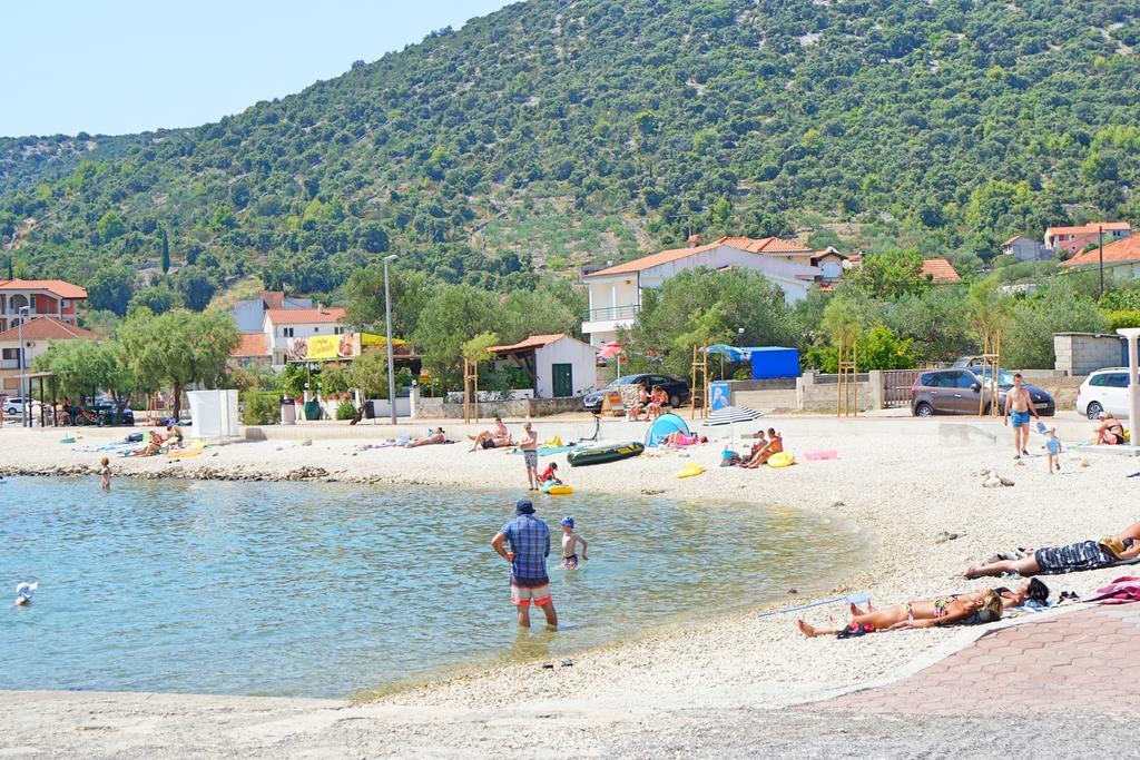 Apartments Borozan Vinišće Екстериор снимка