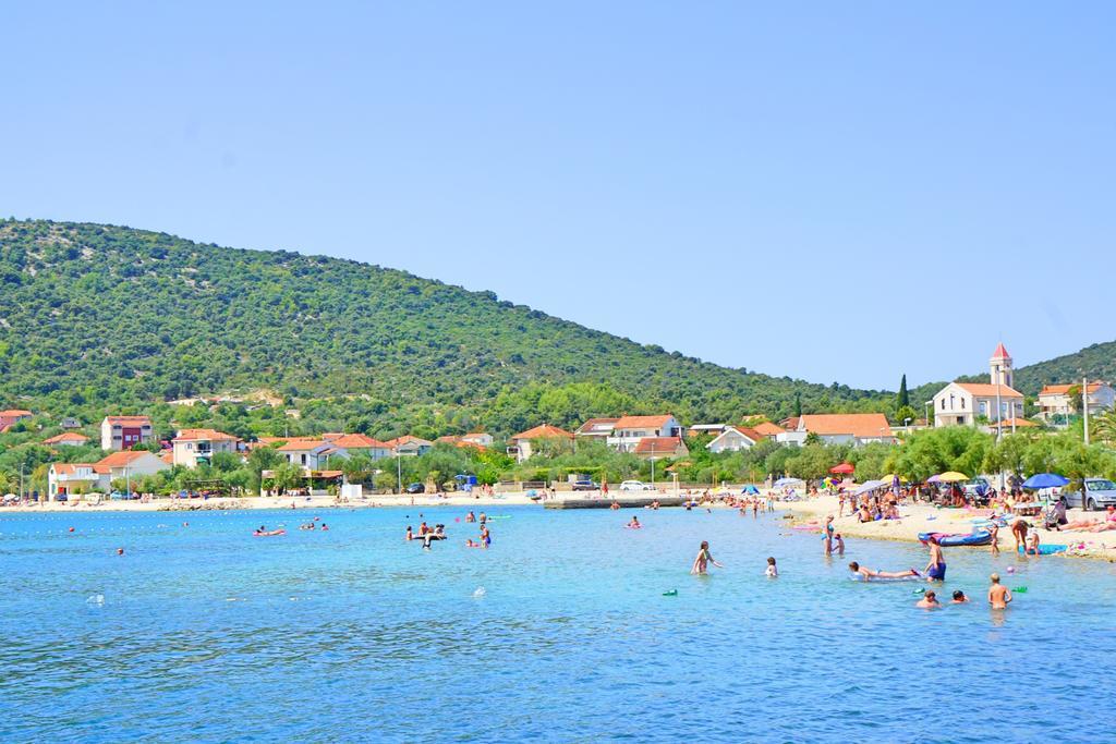 Apartments Borozan Vinišće Екстериор снимка