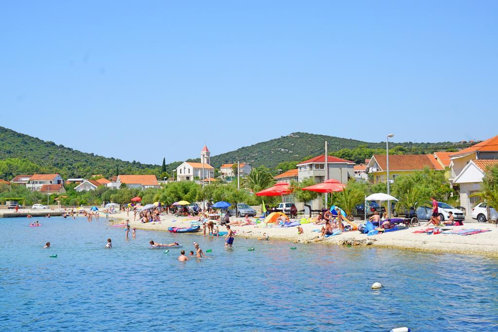 Apartments Borozan Vinišće Екстериор снимка