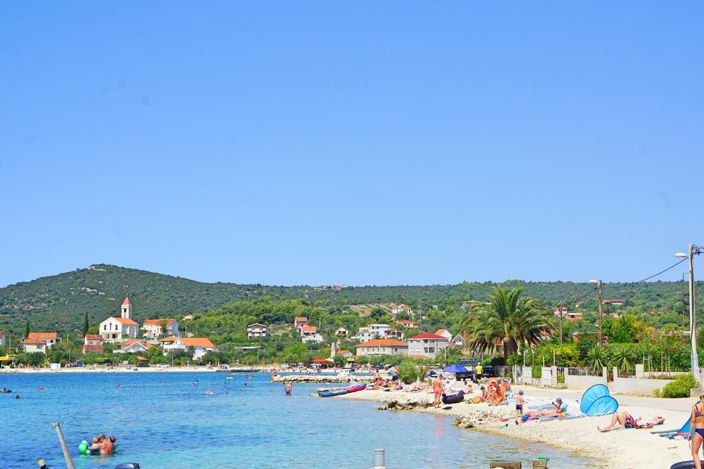 Apartments Borozan Vinišće Екстериор снимка