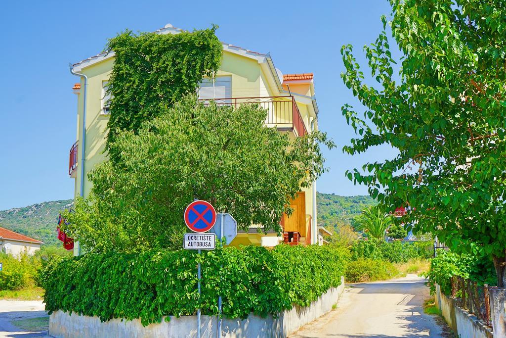 Apartments Borozan Vinišće Екстериор снимка